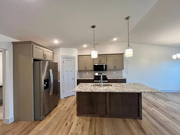 4650 Pierce Dr — Photo 3