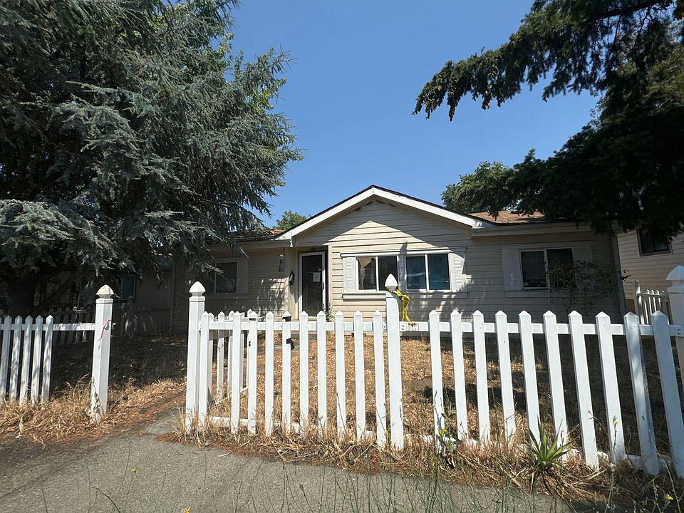 1st image of 605 W 10th St