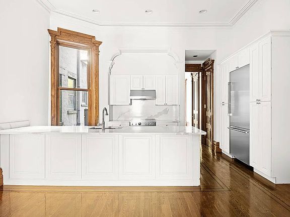 4th image of 323 Washington Ave #1