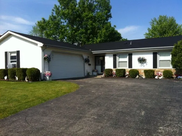 110 Old Mill Grove Rd, Lake Zurich, IL 60047