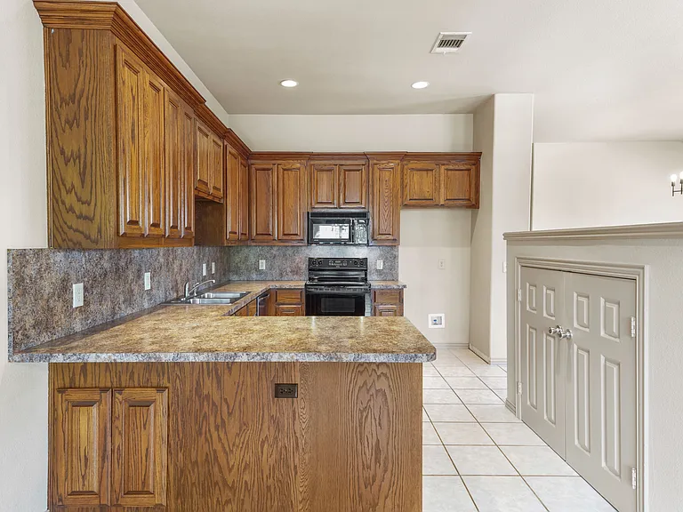 511 Mariner Dr — Photo 12