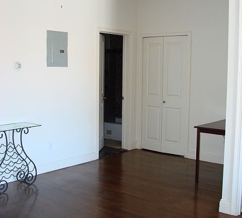 5th image of 3086 36th St APT 3R