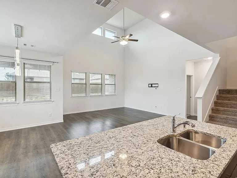 401 Gallop Dr — Photo 28