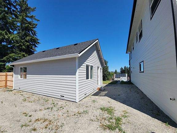 3rd image of 1119 Marguerite Ave