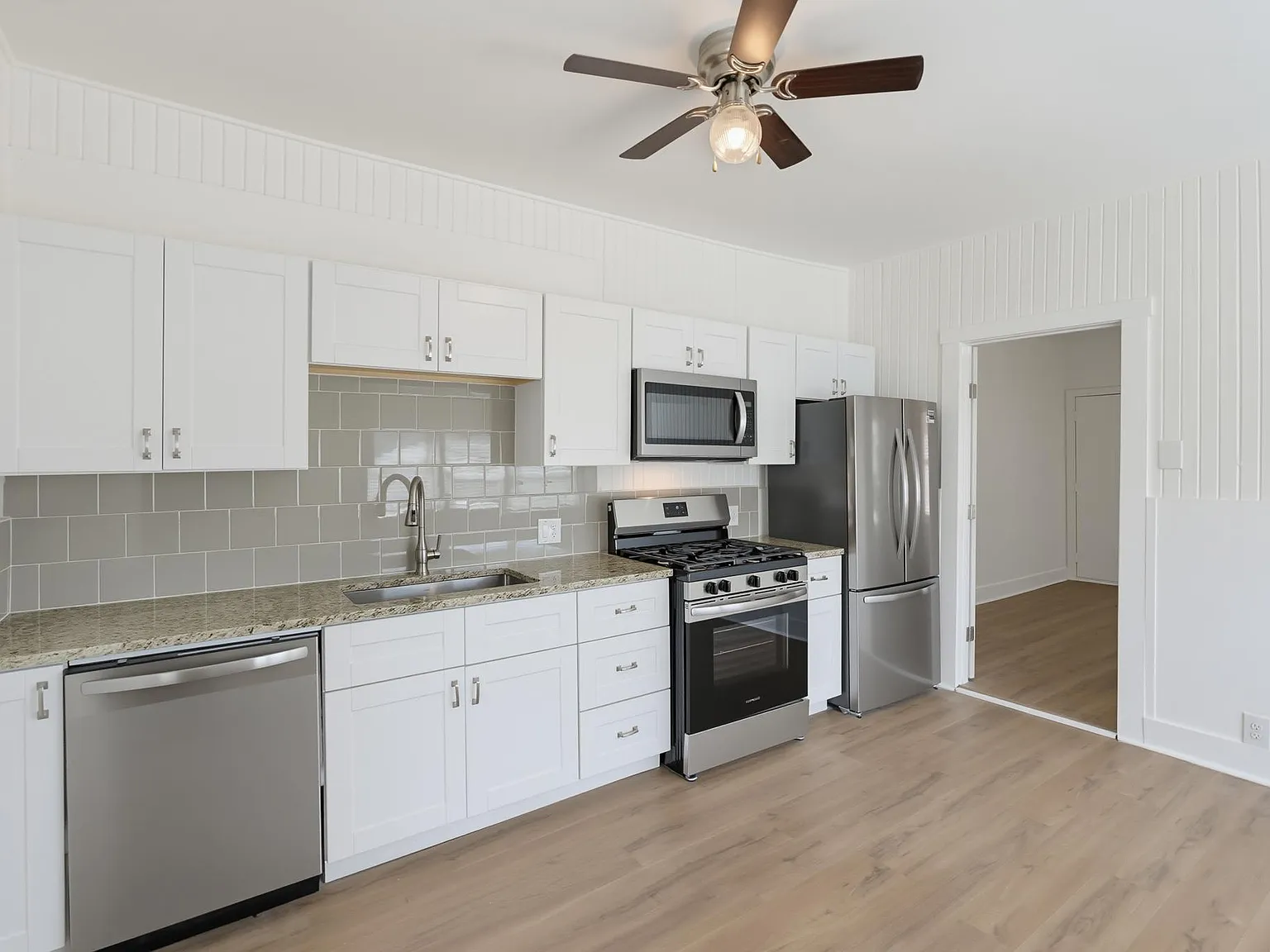 2 bed, 790 sqft, $1,600 — Photo 2