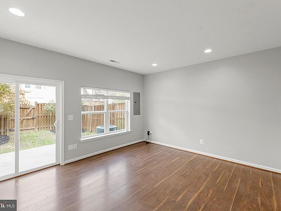 4th image of 104 Pintangle Ct