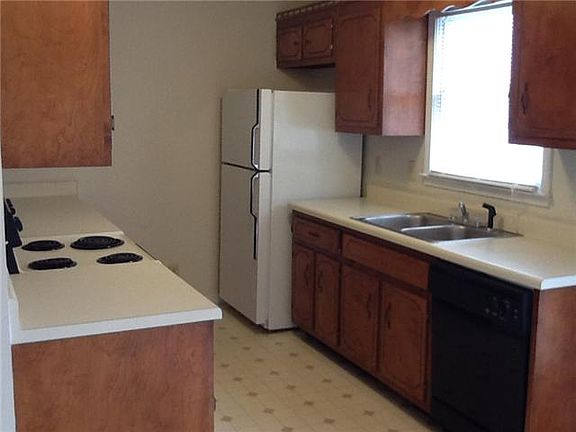 3rd image of 295 Audrea Ln