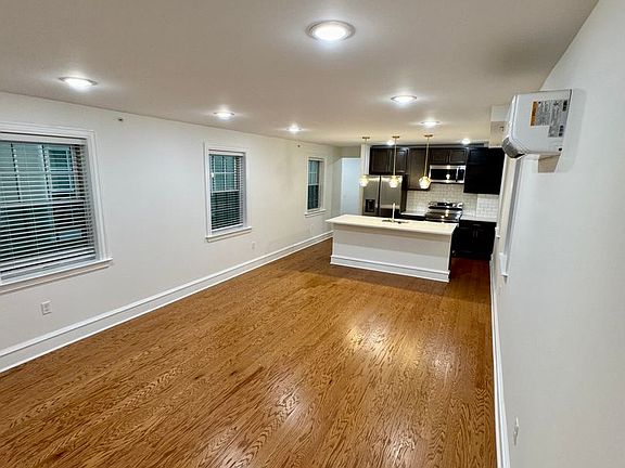 2nd image of 212 W 9th St #201