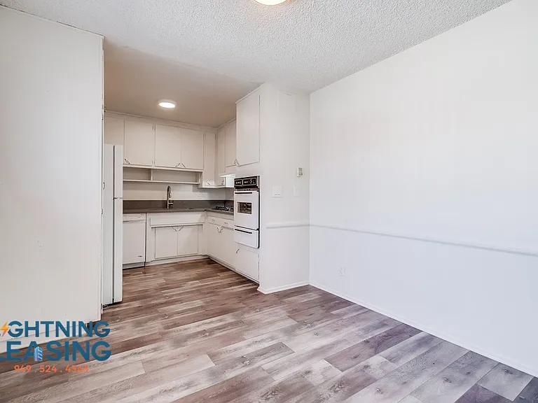 5415 Corteen Pl #11 — Photo 1