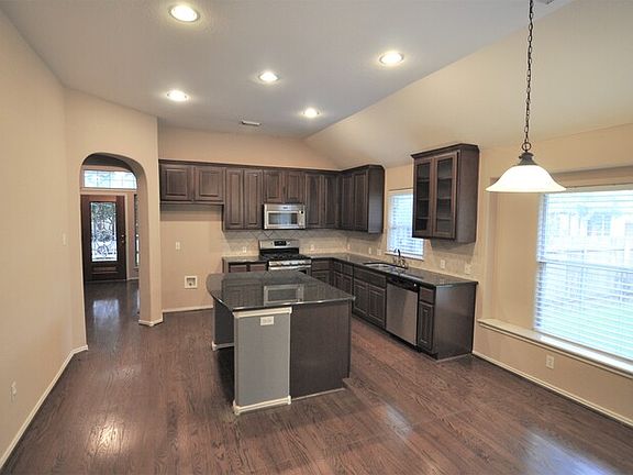 3rd image of 3601 Juniper Hills St