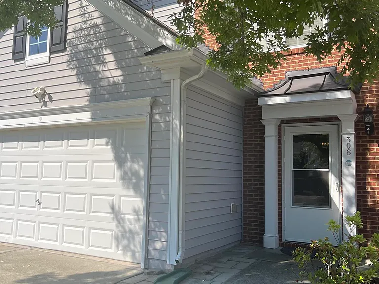 308 Dyersville Dr — Photo 3