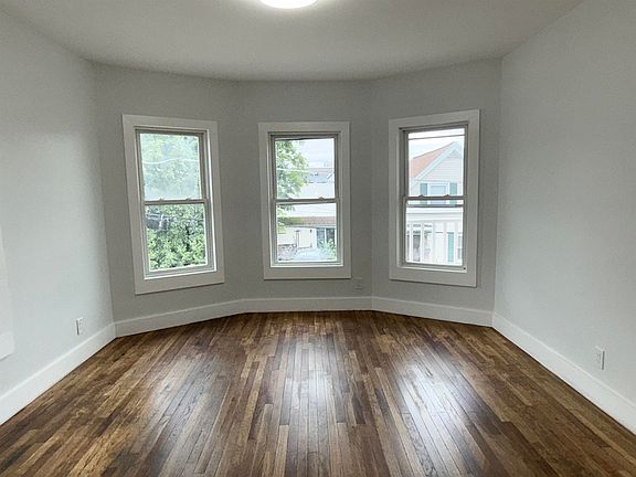 5th image of 6 Holmes St #2