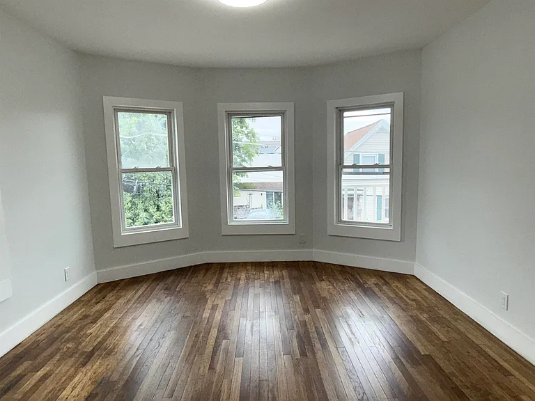 6 Holmes St #2 — Photo 5