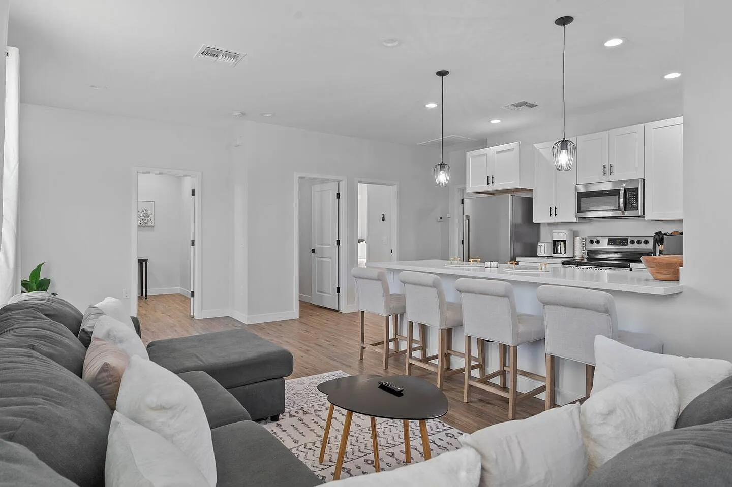 3 bed, 2340 sqft, $2,500 — Photo 3