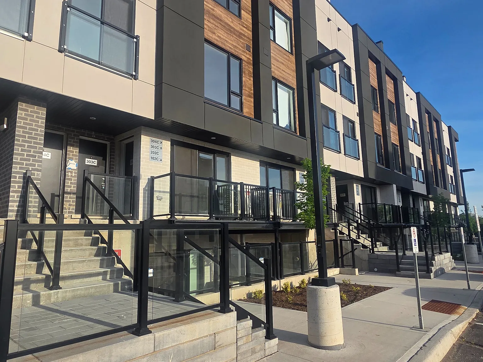 2 bed, $1,900 — Photo 1