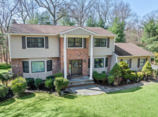 14 Blacksmith Ln, East Northport, NY 11731