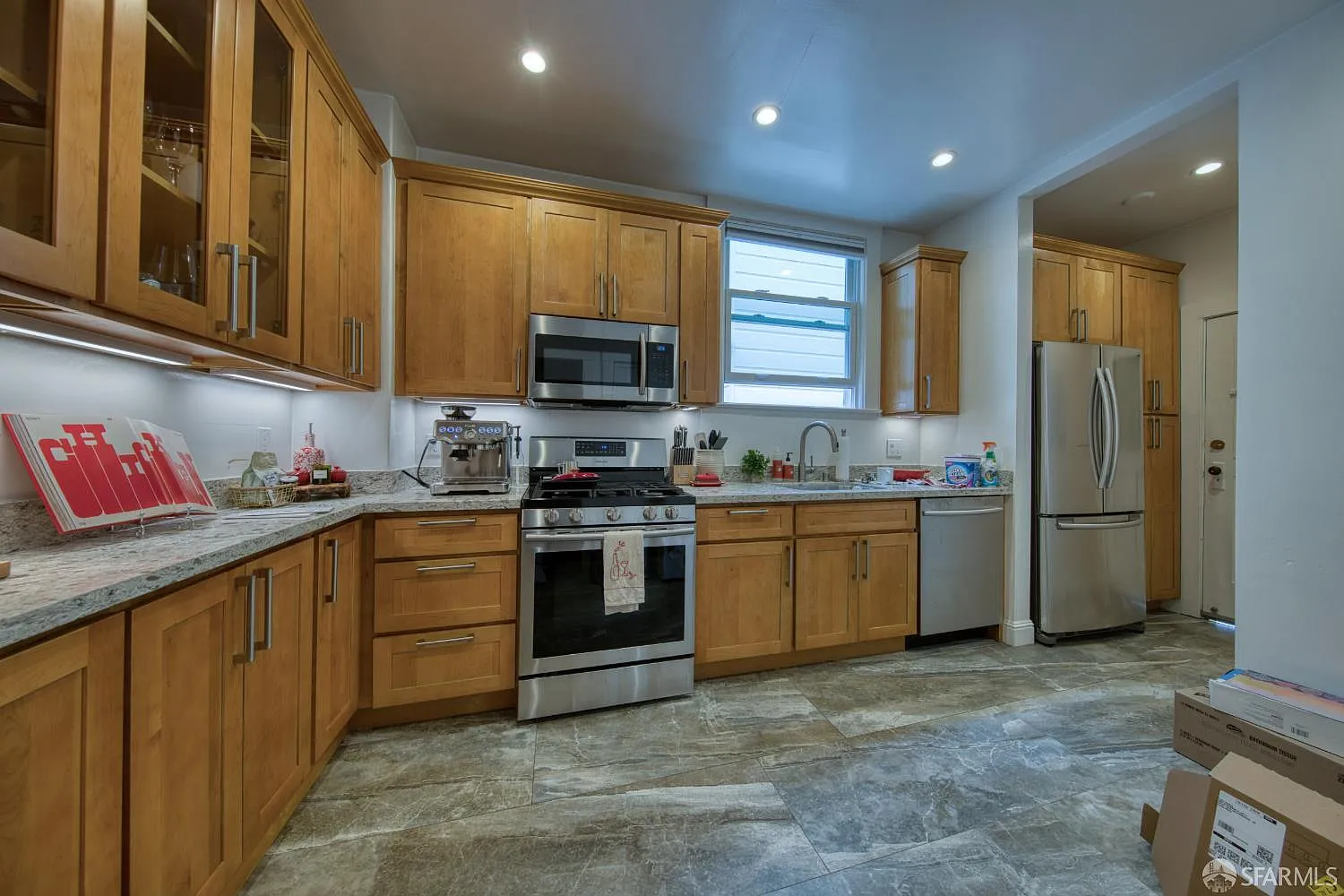 2901 Buchanan St - Photo 9