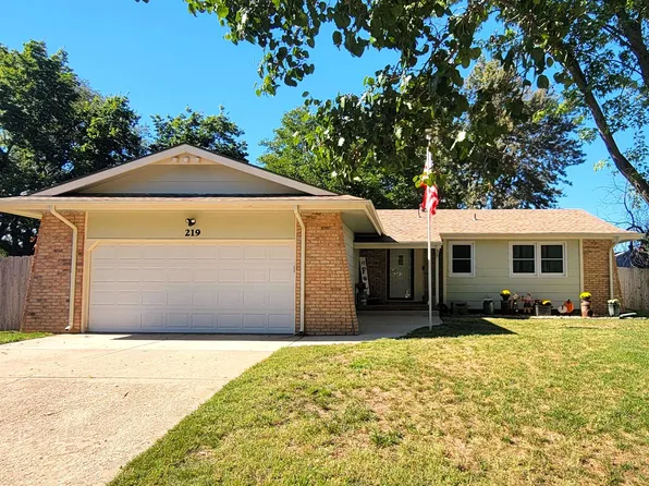 219 Frontier Dr, Mulvane, KS 67110