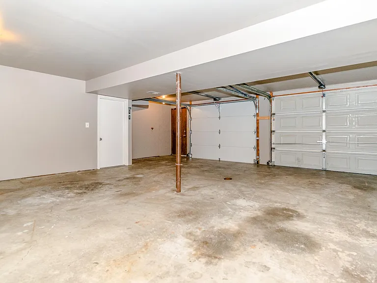 100 NE 101st Pl — Photo 29