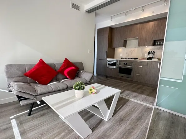 13350 Central Ave #1701, Surrey, BC V3T 0S1
