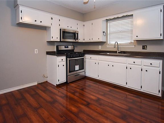 5th image of 1219 W Wood St