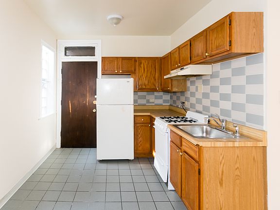 3rd image of 4225 N Paulina St APT 3E