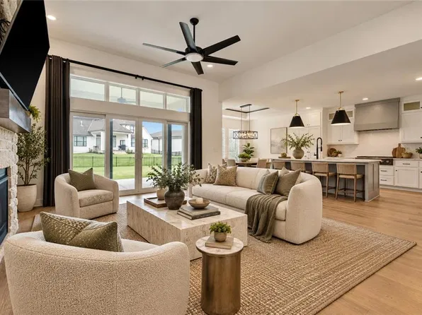 17404 Gillette St, Overland Park, KS 66221