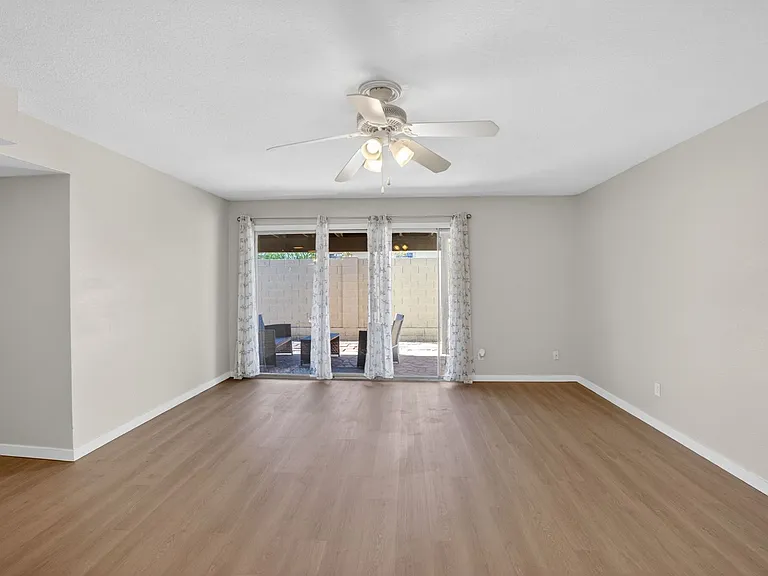 517 W Duke Dr — Photo 12
