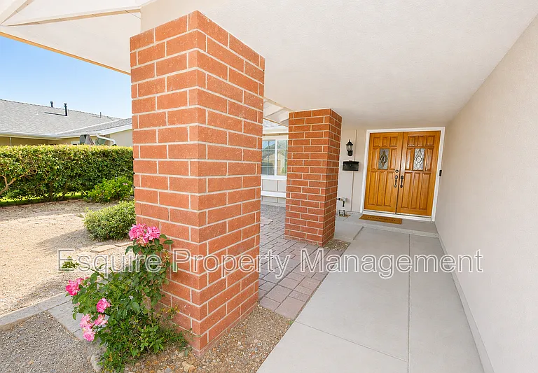 2065 Pamela St — Photo 2