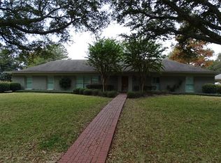 618 E Barton Ave, Greenwood, MS 38930