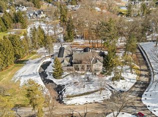 375 Dunston Rd, Bloomfield Hills, MI 48304