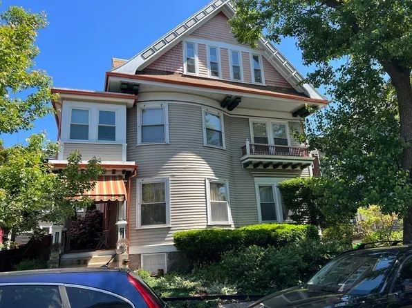 9 Willis St, Dorchester, MA 02125