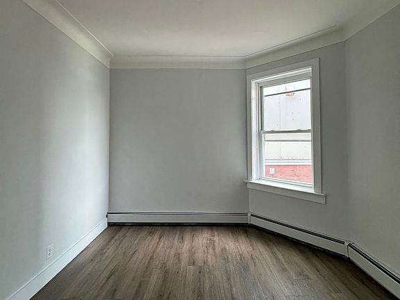 4th image of 935 Pavonia Ave #3