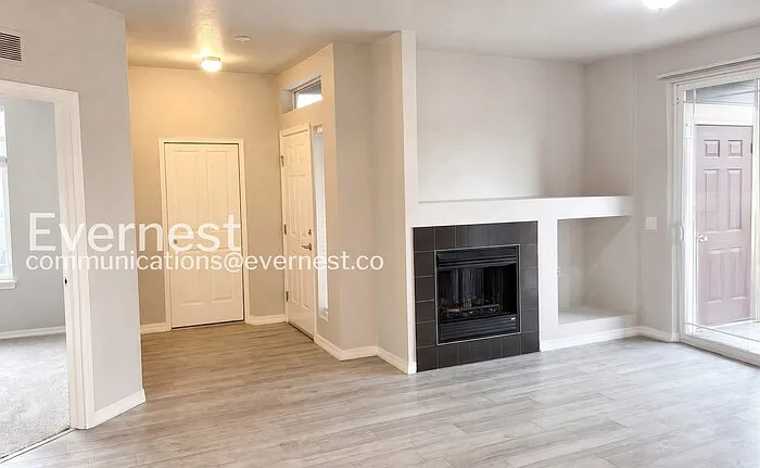 3 bed, 2.0 bath, 1241 sqft, $1,995 — Photo 2