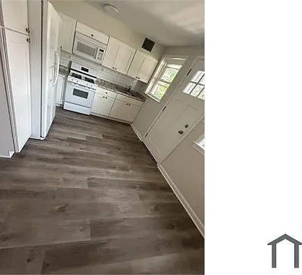3 bed, 1048 sqft, $2,500 — Photo 3