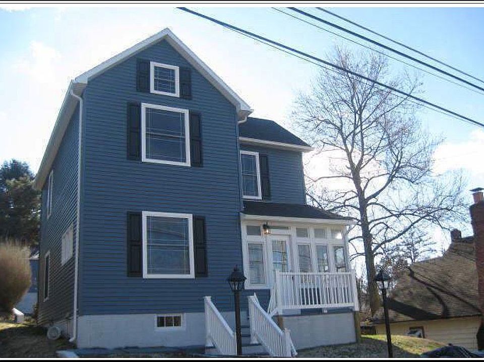 2nd image of 216 Miller St