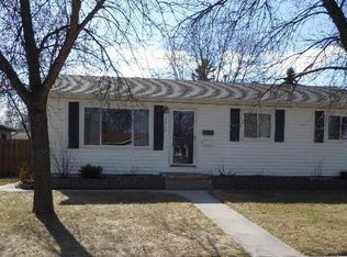 1402 S 18th St, Grand Forks, ND 58201