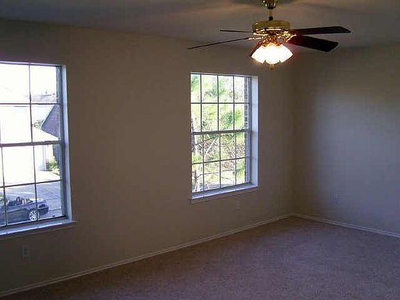 5th image of 1030 Canterbury Dr