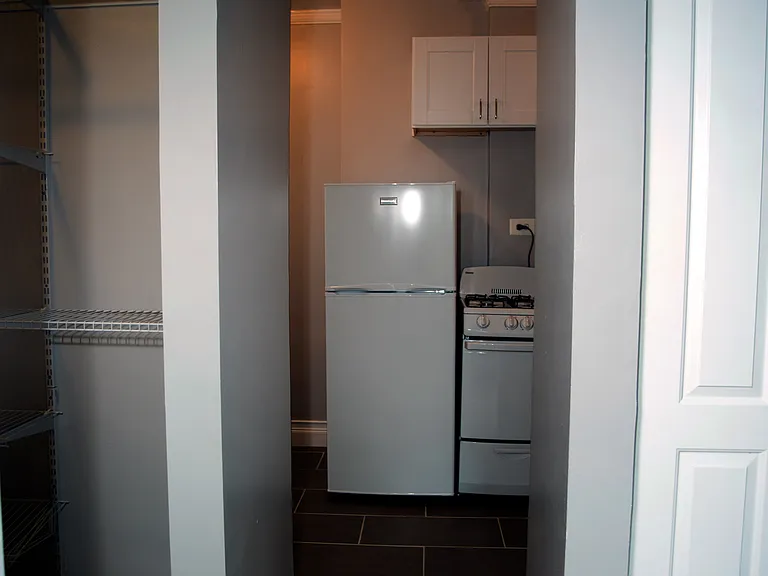 5737 N Kenmore Edgewater Apartments — Photo 14