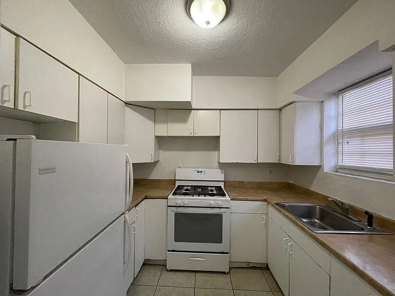 2nd image of 1241 Normandy Dr