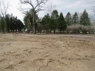 108 Lake Shore Rd, Grafton, WI 53024