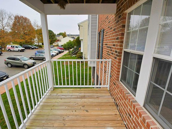 5th image of 1002 Jessicas Ct APT E