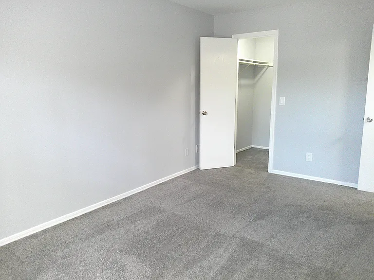 KINGSGATE VILLAGE APARTMENTS — Photo 35