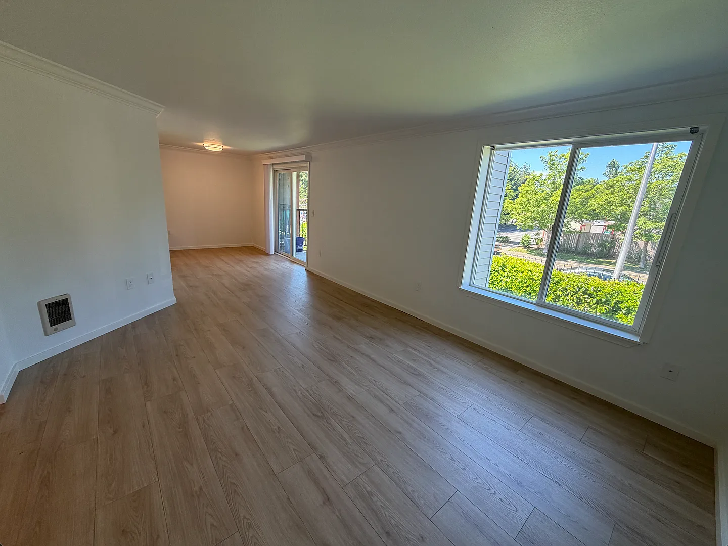 Twin Peaks Apartments — Photo 2