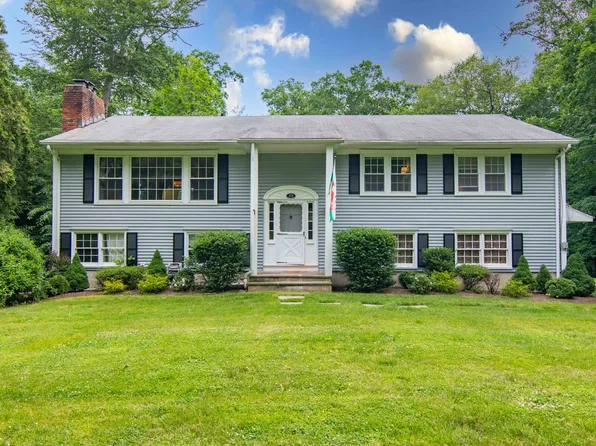 113 Dogwood Ln, Stamford, CT 06903