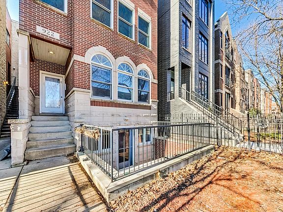4th image of 922 N Wood St #1