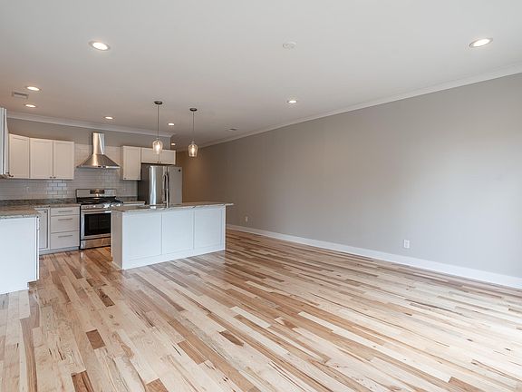 5th image of 1111 Logan St