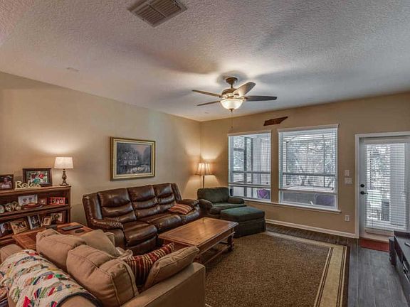 3rd image of 62 Howland Dr