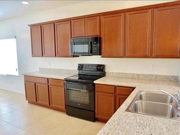 3rd image of 2691 E Bellerive Dr