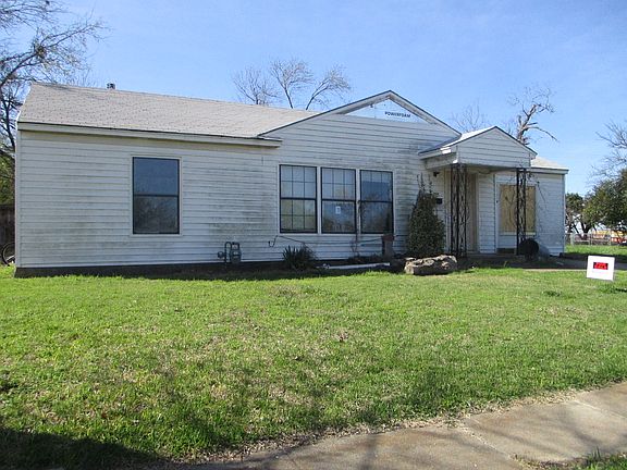 3rd image of 2604 Jackson Dr